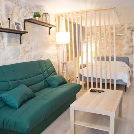 Isaure - Stylish Sorbonne District Apartment Paris